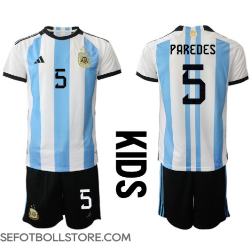 Argentina Leandro Paredes #5 Replika babykläder Hemmaställ Barn VM 2022 Kortärmad (+ korta byxor)